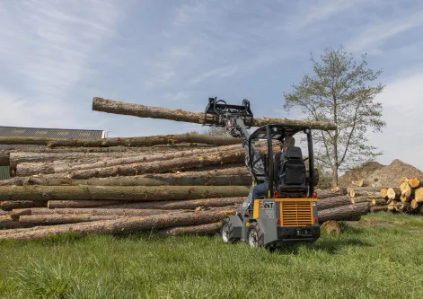 Giant G1200 TELE med redskab – producentfoto 2